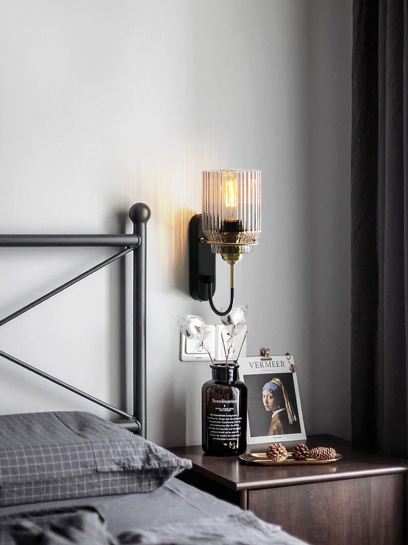 Modern Ribbed Brass and Glass Wall Sconce - Vanity Light for Bathroom Mirrors | Esilora