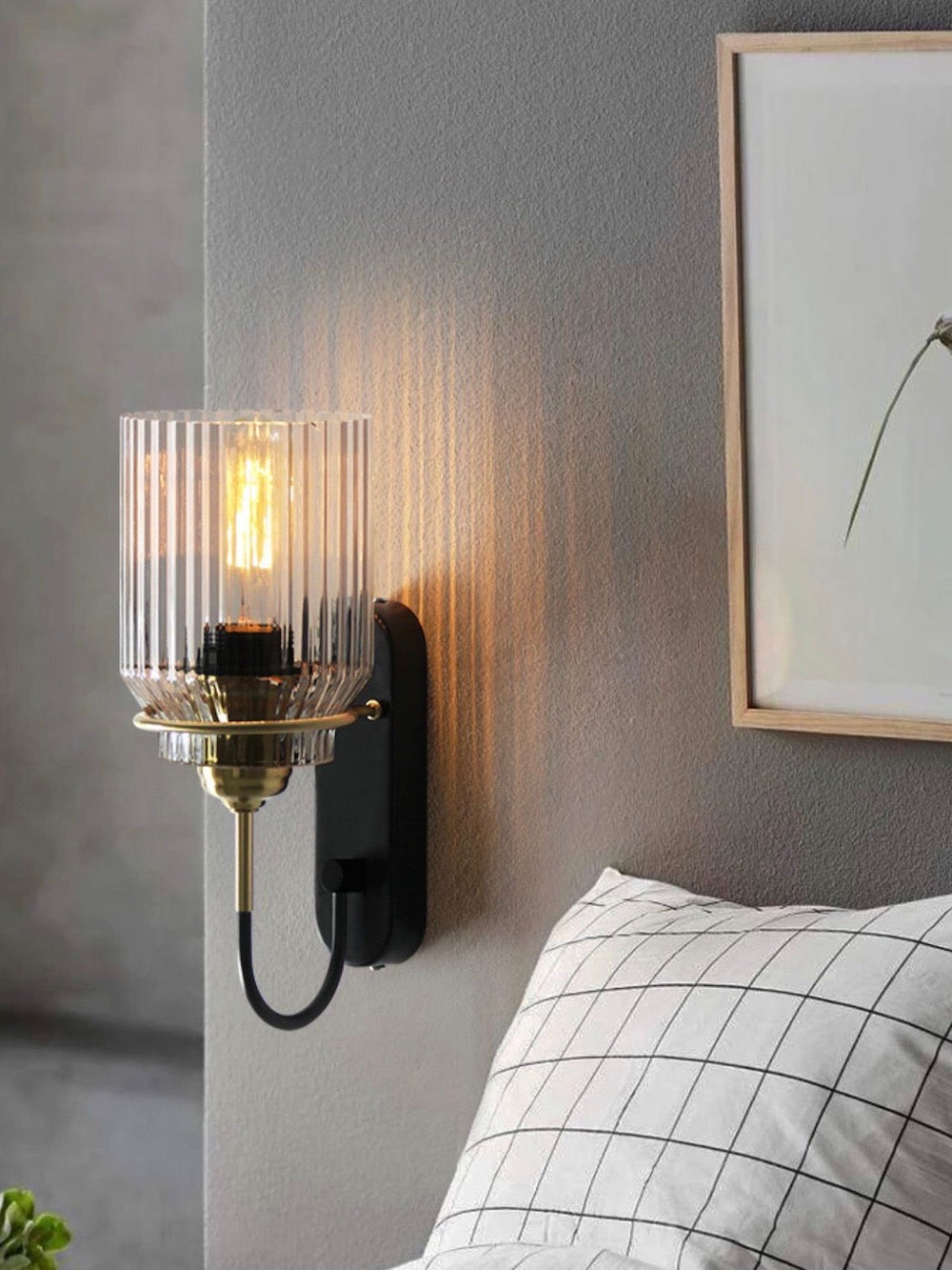 Modern Ribbed Brass and Glass Wall Sconce - Vanity Light for Bathroom Mirrors | Esilora