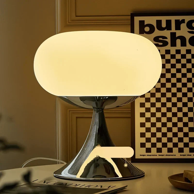 Glas-Tischlampe — Chromsockel, Retro-Design