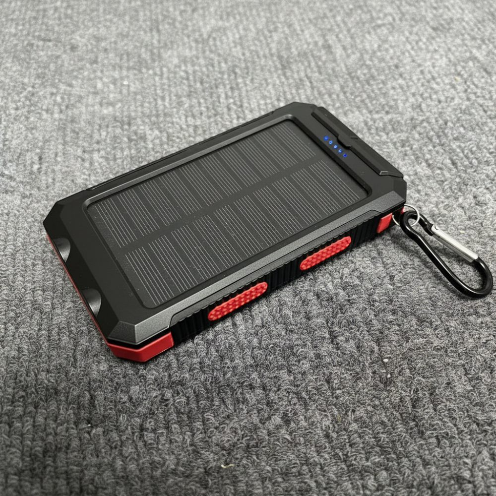 Kompakt, napelemes powerbank — hordozható, két USB-portos töltő