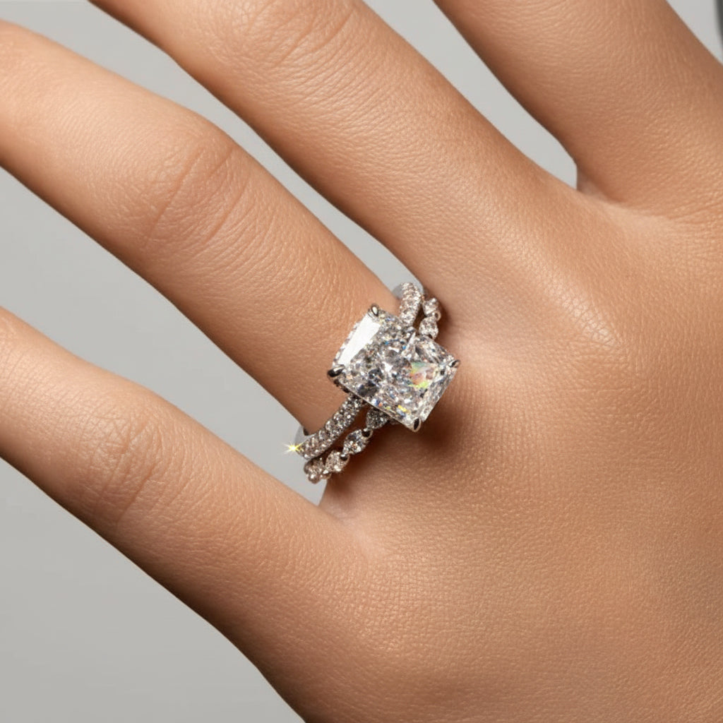 Bague empilable en argent 925 avec zircon cubique - détail en or rhodium