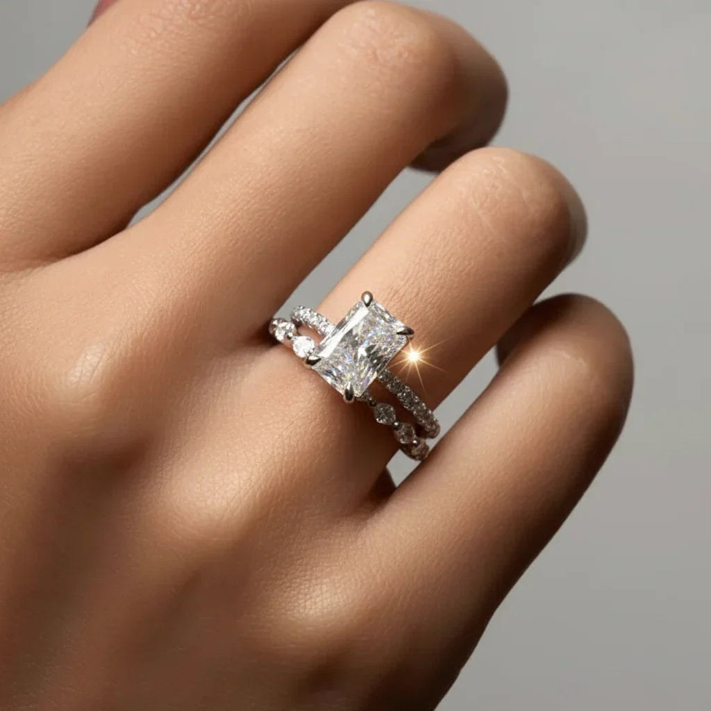 Bague empilable en argent 925 avec zircon cubique - détail en or rhodium