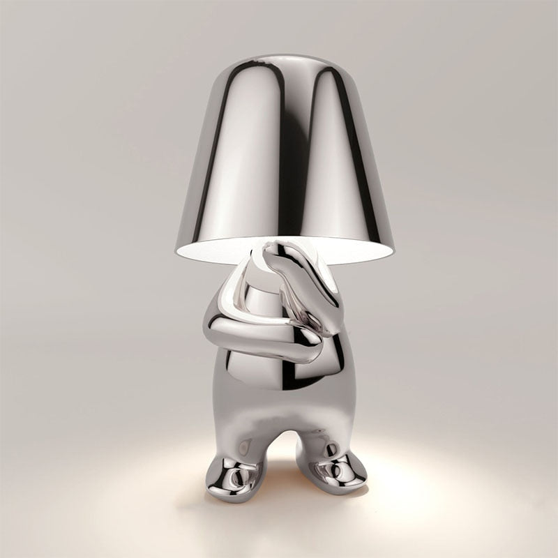 Modern bordslampa med LED och gyllene figurd design