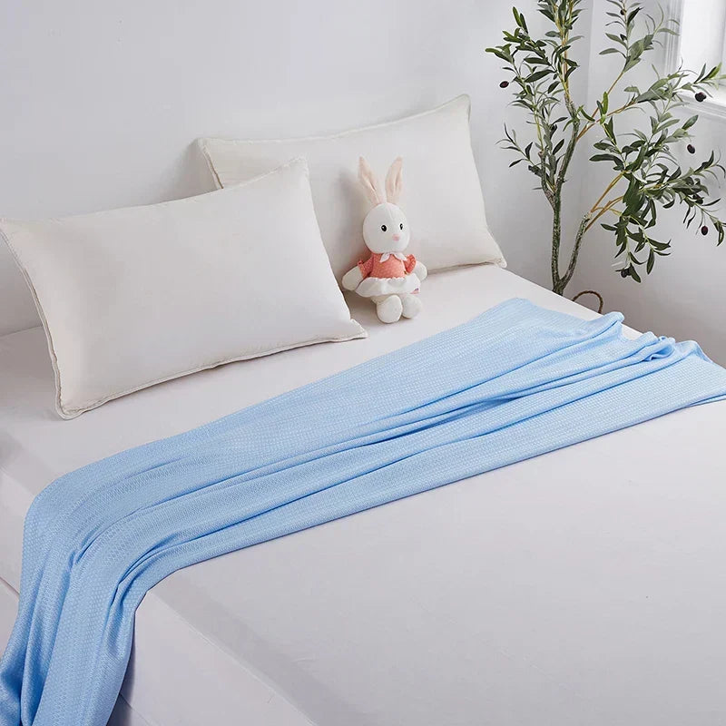 Lightweight Blanket for Refreshing Seasonal Relaxation