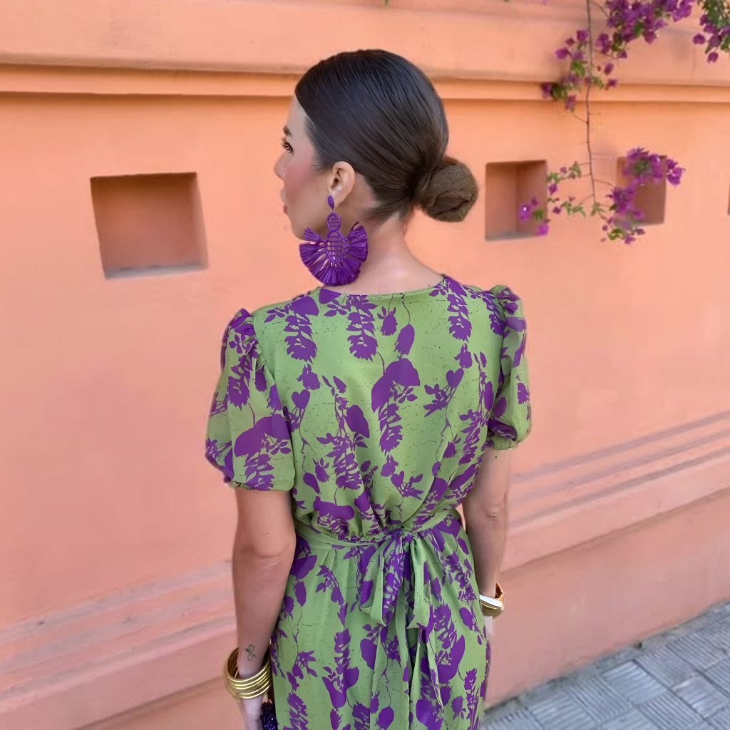 Vestido comprido transpassado com estampado botânico para mulher — silhueta descontraída, corte casual leve