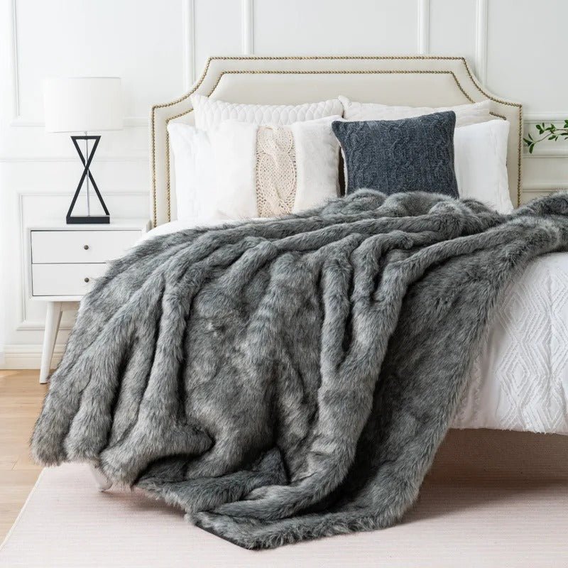 CloudNest Premium weiche und warme Kuscheldecke für maximalen Komfort (135 x 200 cm)