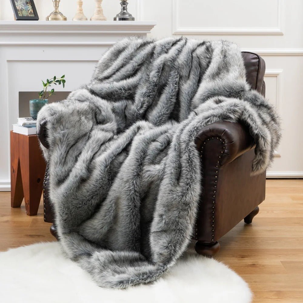CloudNest Premium weiche und warme Kuscheldecke für maximalen Komfort (135 x 200 cm)