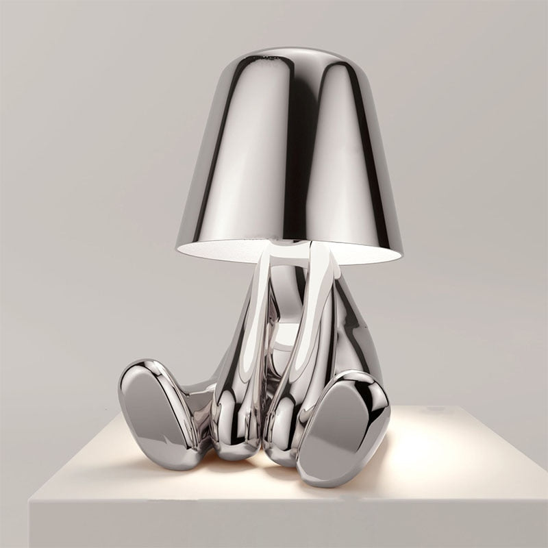 Modern bordslampa med LED och gyllene figurd design