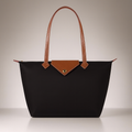Malá strukturovaná značková kabelka shopper — moderní popruh