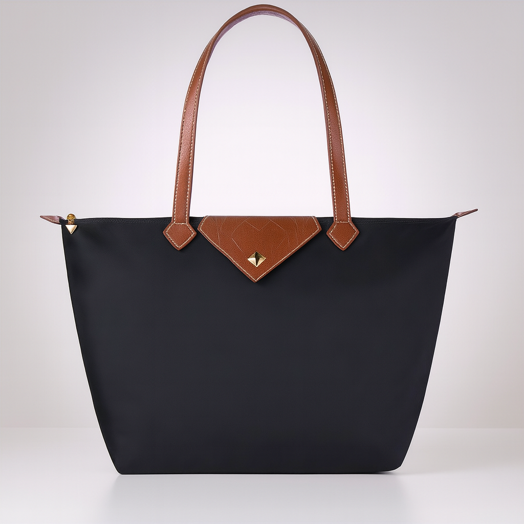 Malá strukturovaná značková kabelka shopper — moderní popruh