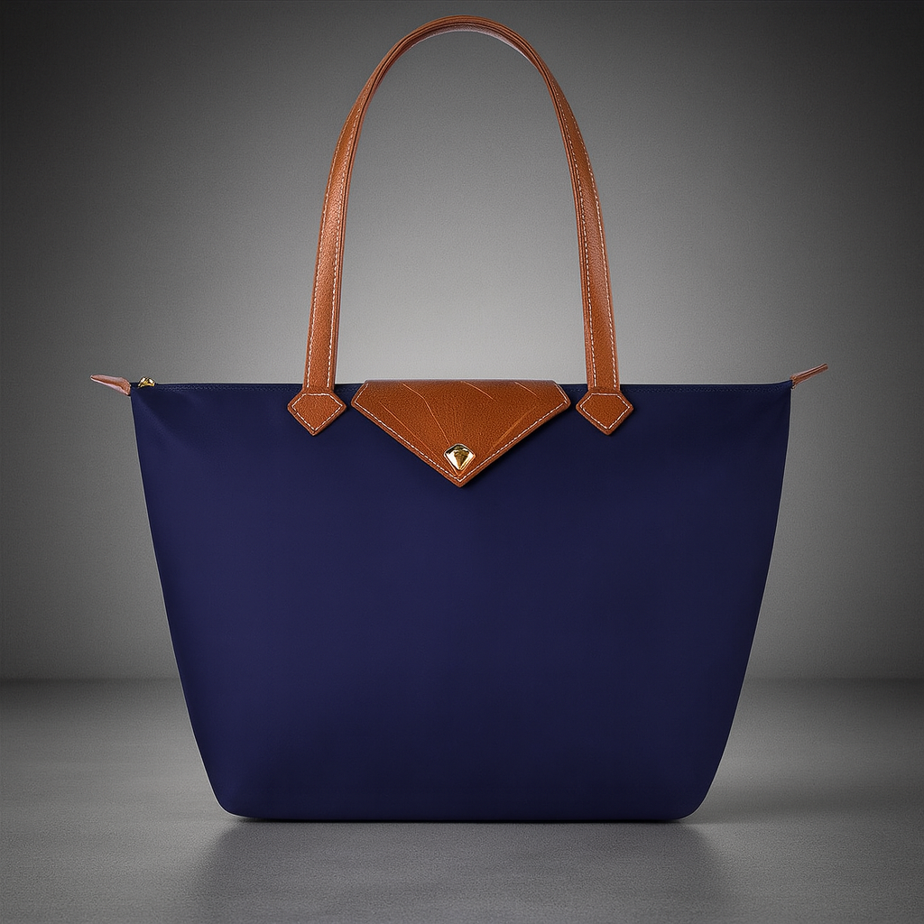 Malá strukturovaná značková kabelka shopper — moderní popruh