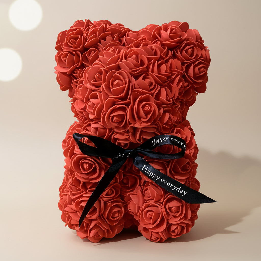 Kuscheliger Plüschbär mit Rosenverzierung