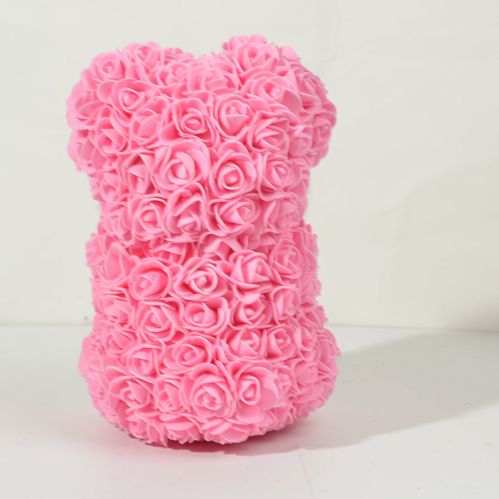 Kuscheliger Plüschbär mit Rosenverzierung