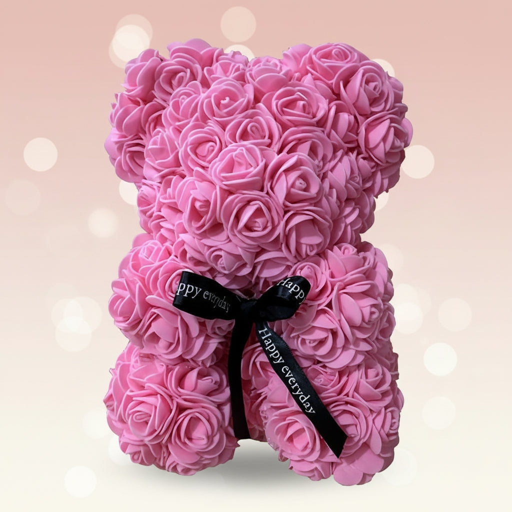 Kuscheliger Plüschbär mit Rosenverzierung