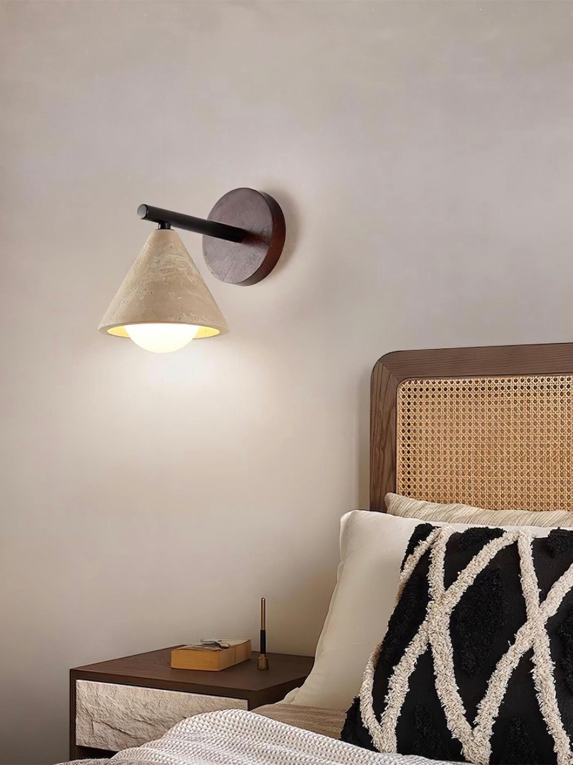 Wabi-Sabi Stil Travertin-Kegel-Schirm-Wandleuchte | Esilora