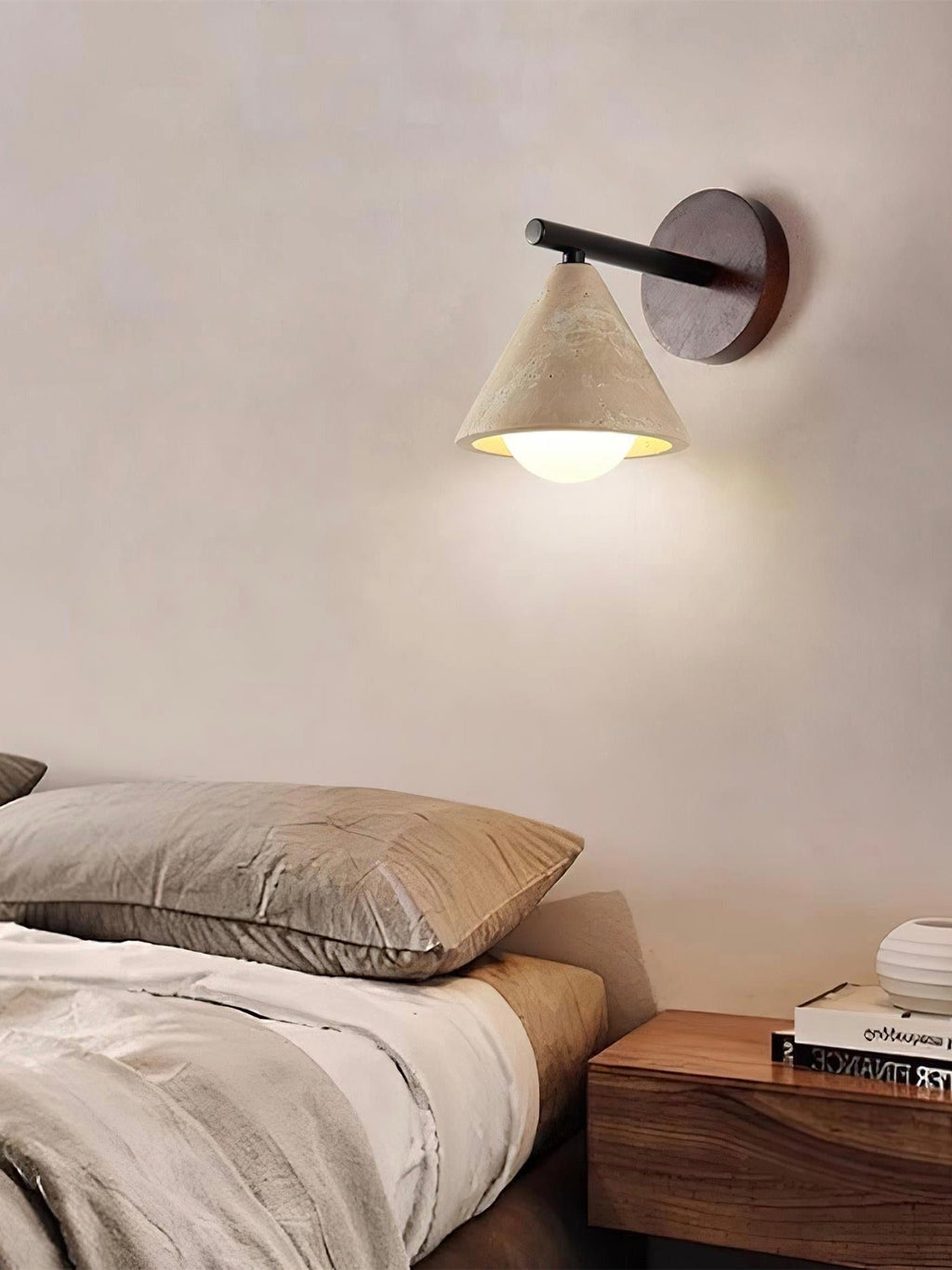 Wabi-Sabi Stil Travertin-Kegel-Schirm-Wandleuchte | Esilora