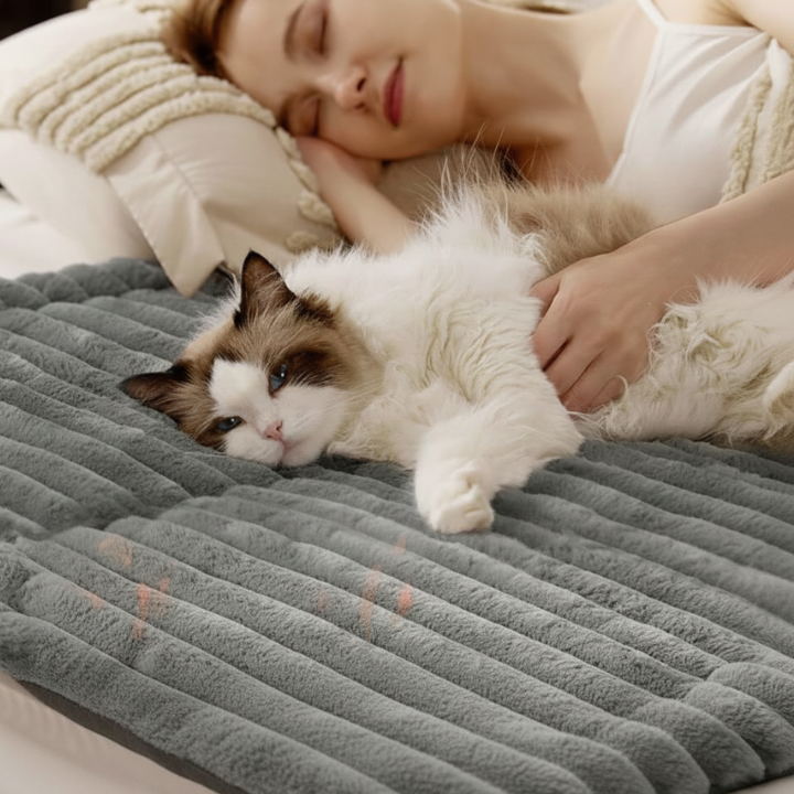 WarmNest Self-Warming Pet Mat — Heat-Reflective Layer