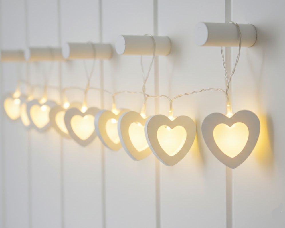 Guirnalda de luces LED en blanco cálido con diez estrellas de papel