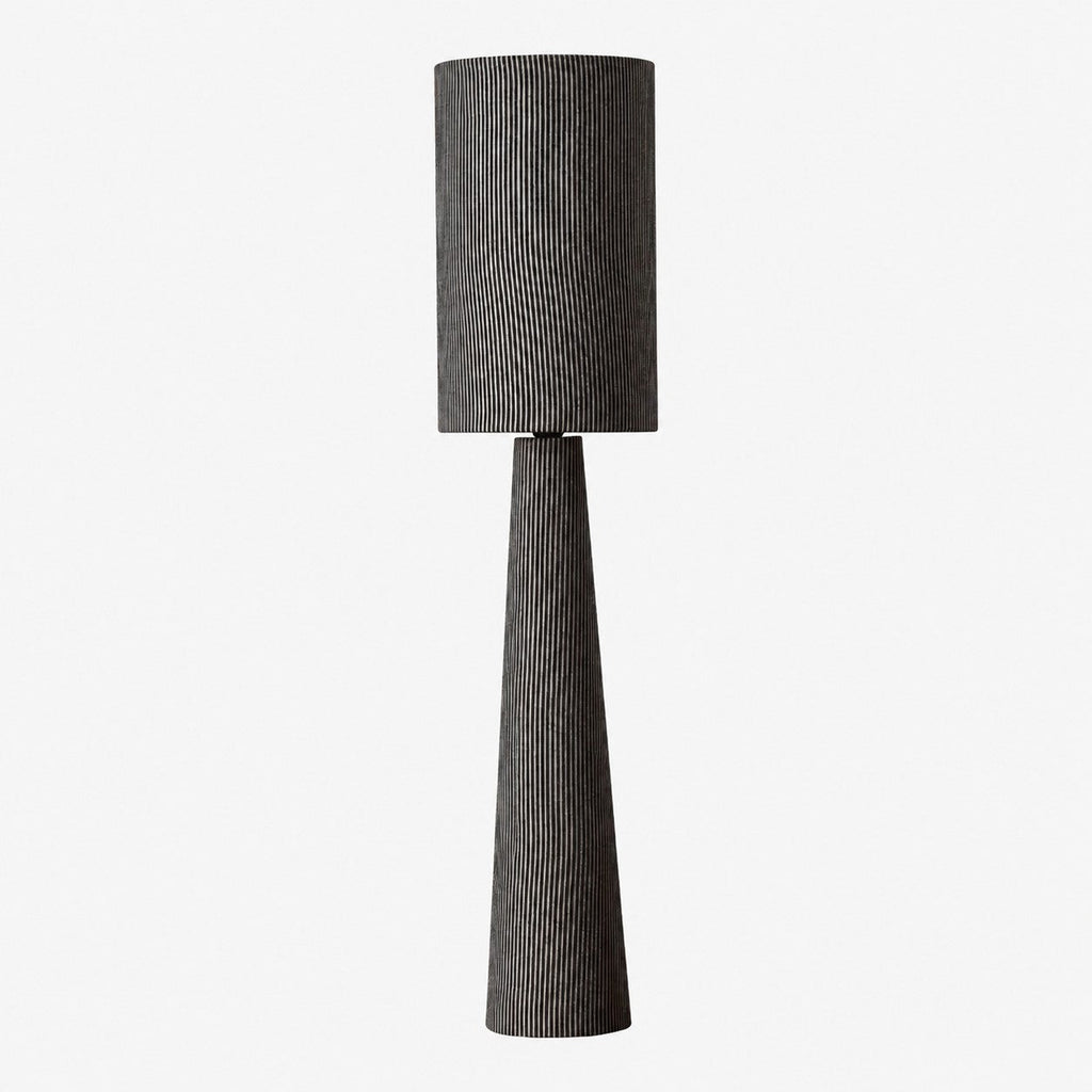 Stojací lampa s šedým pruhovaným látkovým stínidlem | Esilora