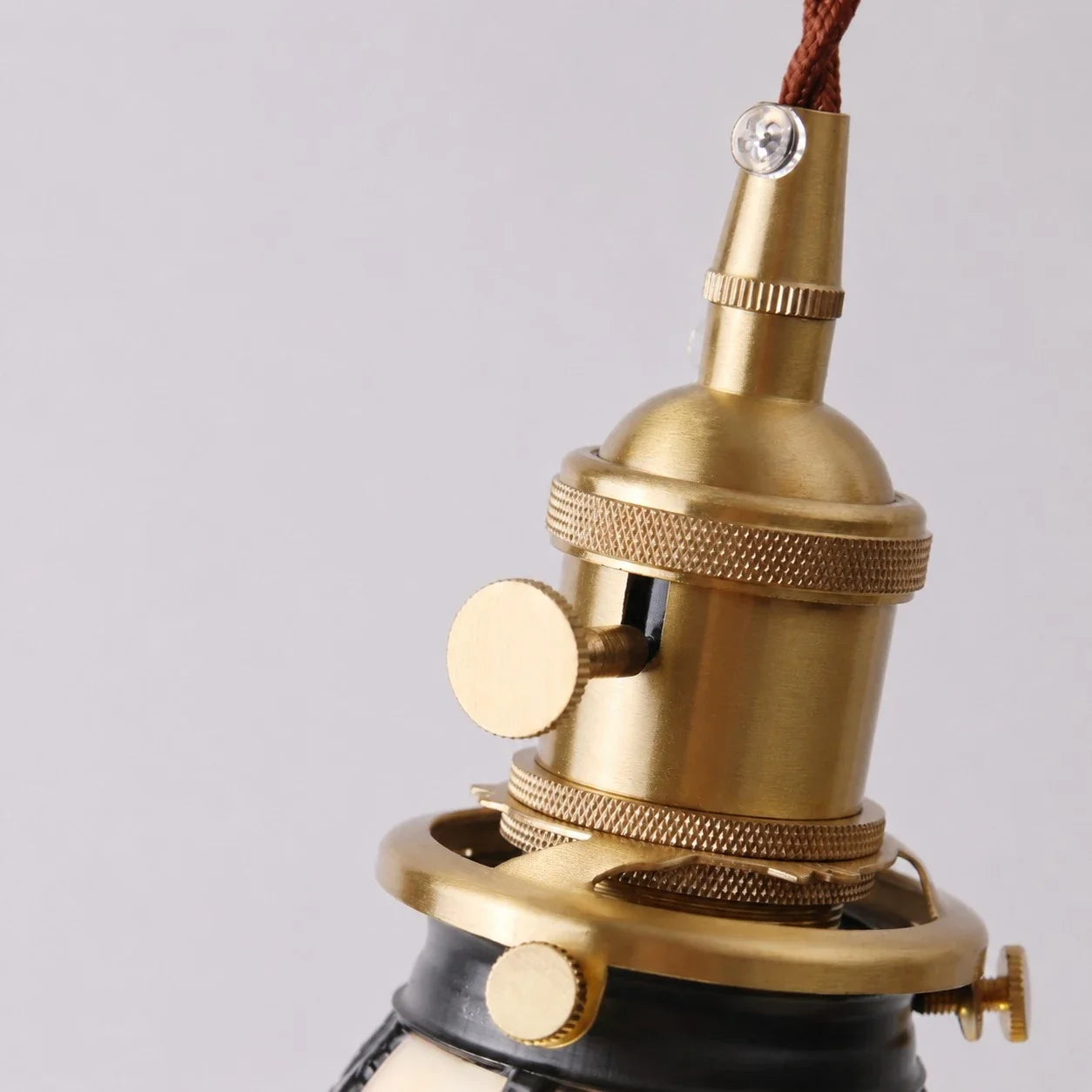 Lampada da parete in ottone e vetro ondulato in stile country francese | Esilora