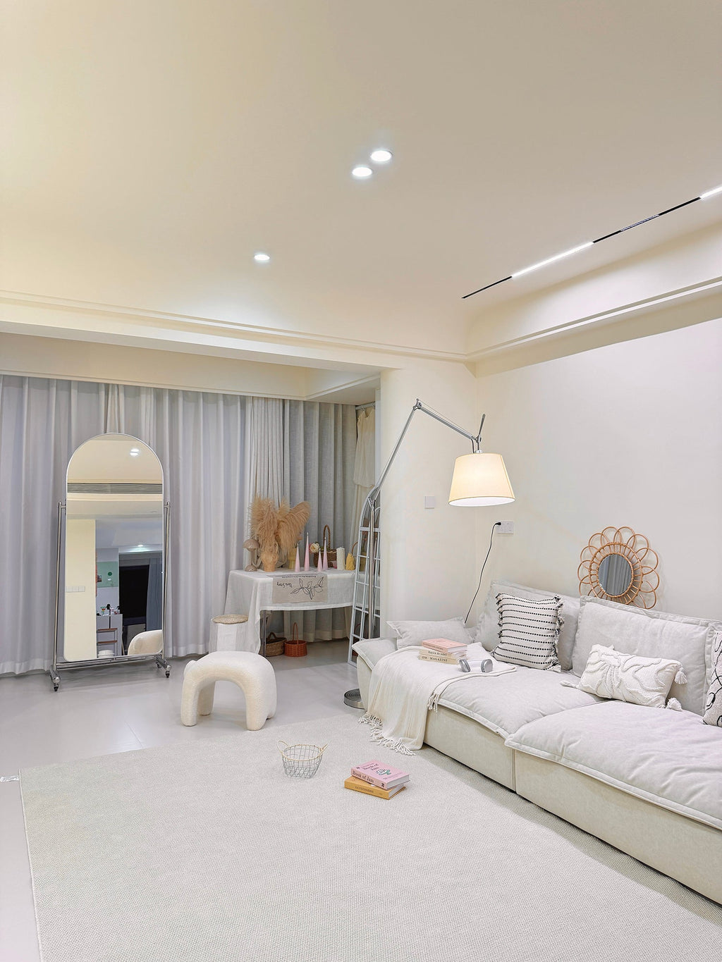 Velthea Floor Lamp | Esilora
