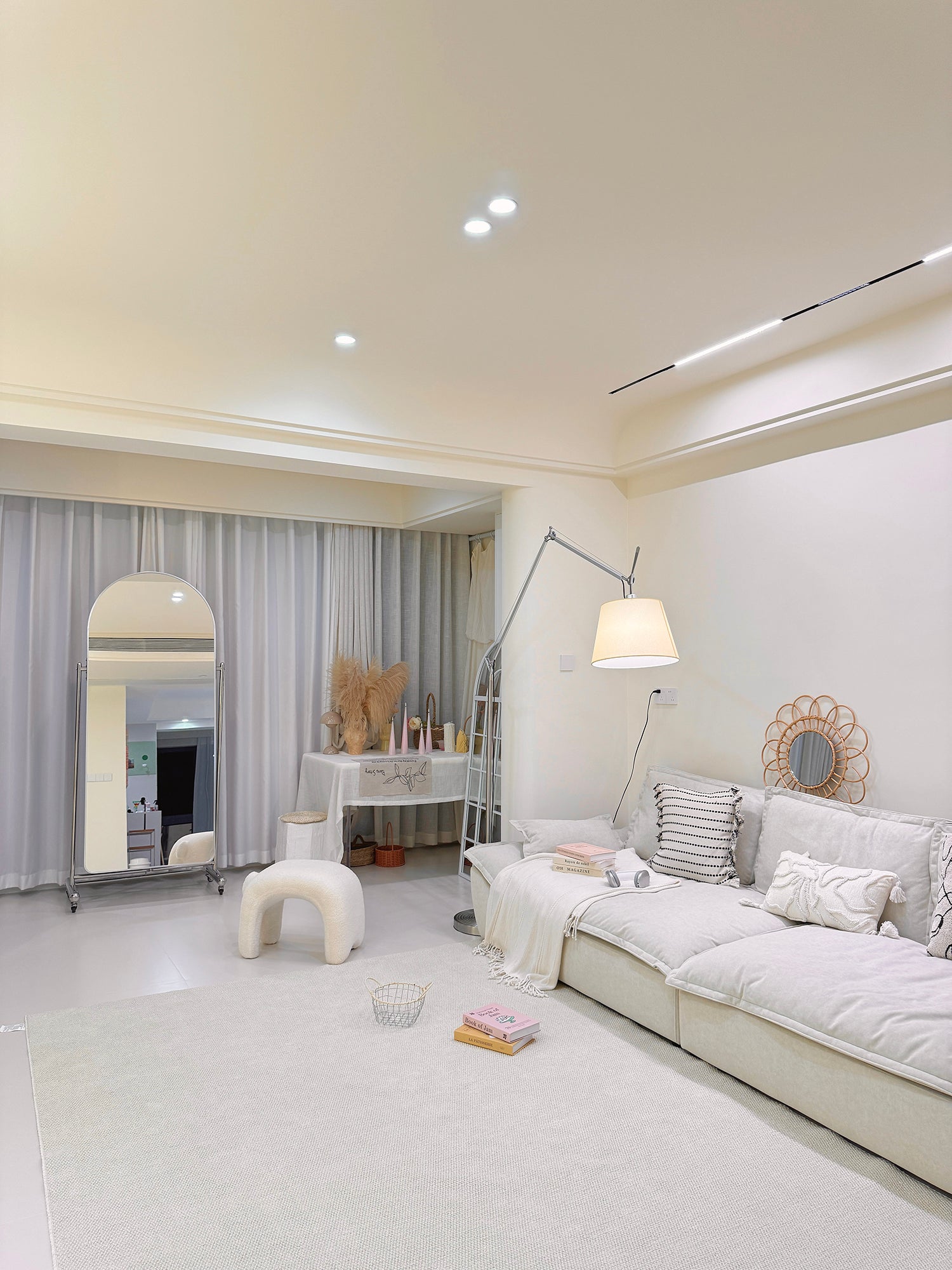 Velthea Floor Lamp | Esilora