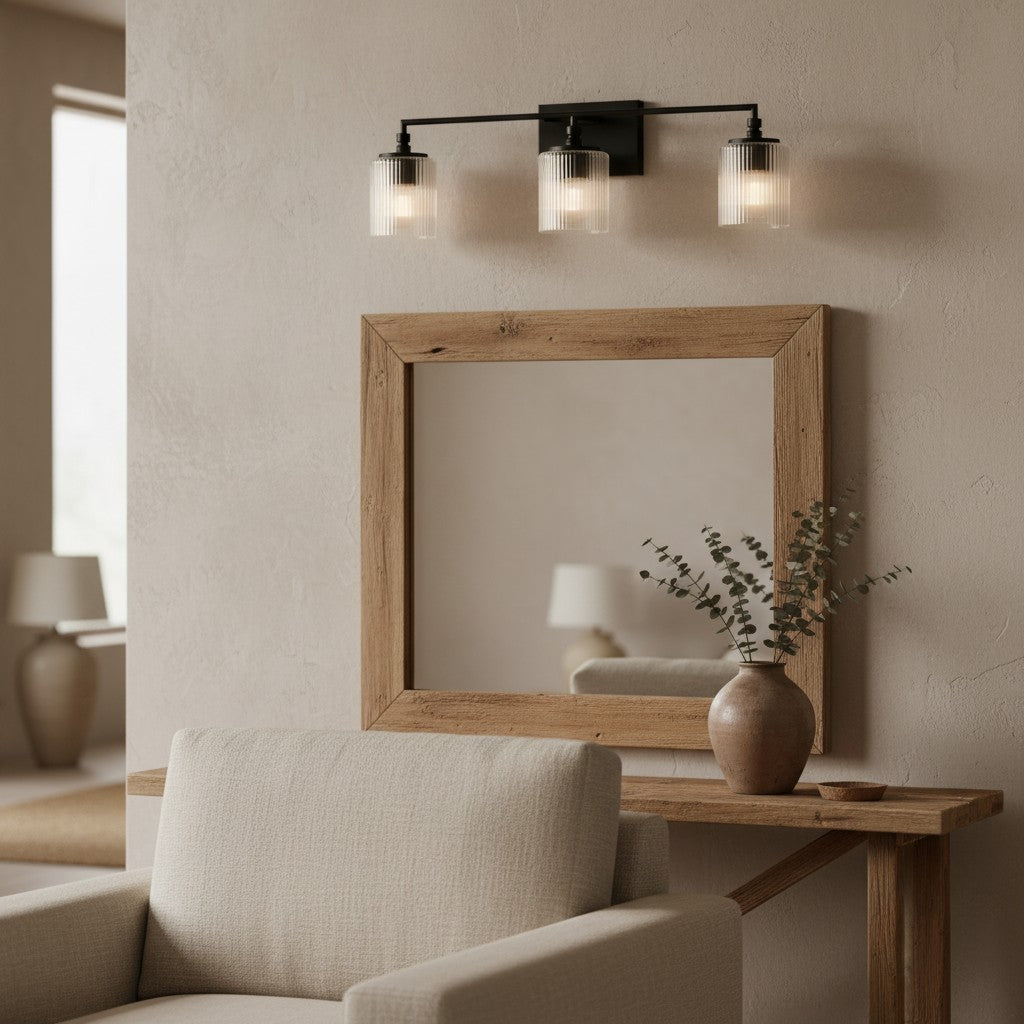 Luminaire de salle de bains Lirra à trois abat-jour en verre, design élégant en métal – Éclairage de coiffeuse | Esilora