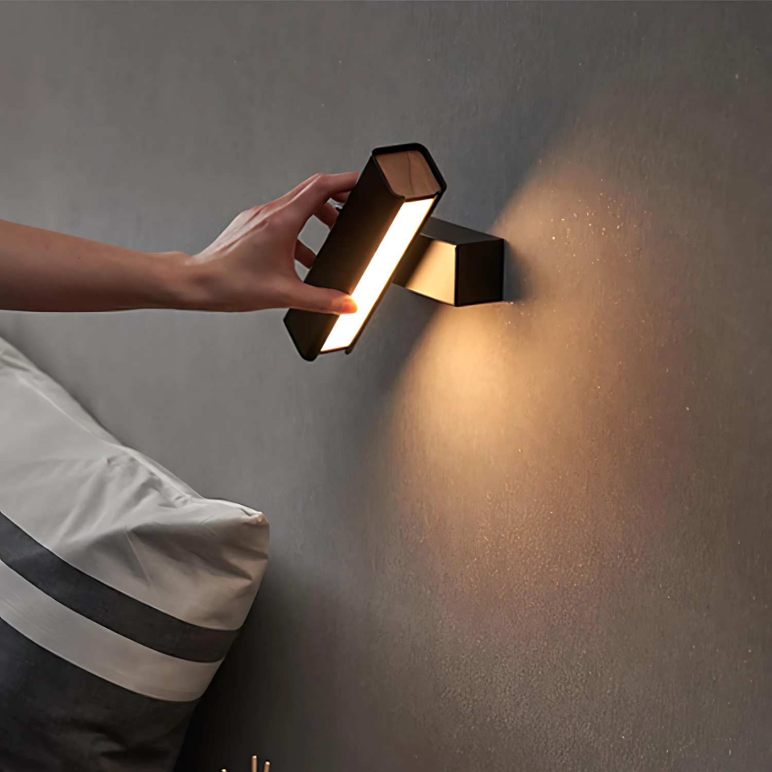 Moderne væglampe i aluminium med Light Line-design | Esilora