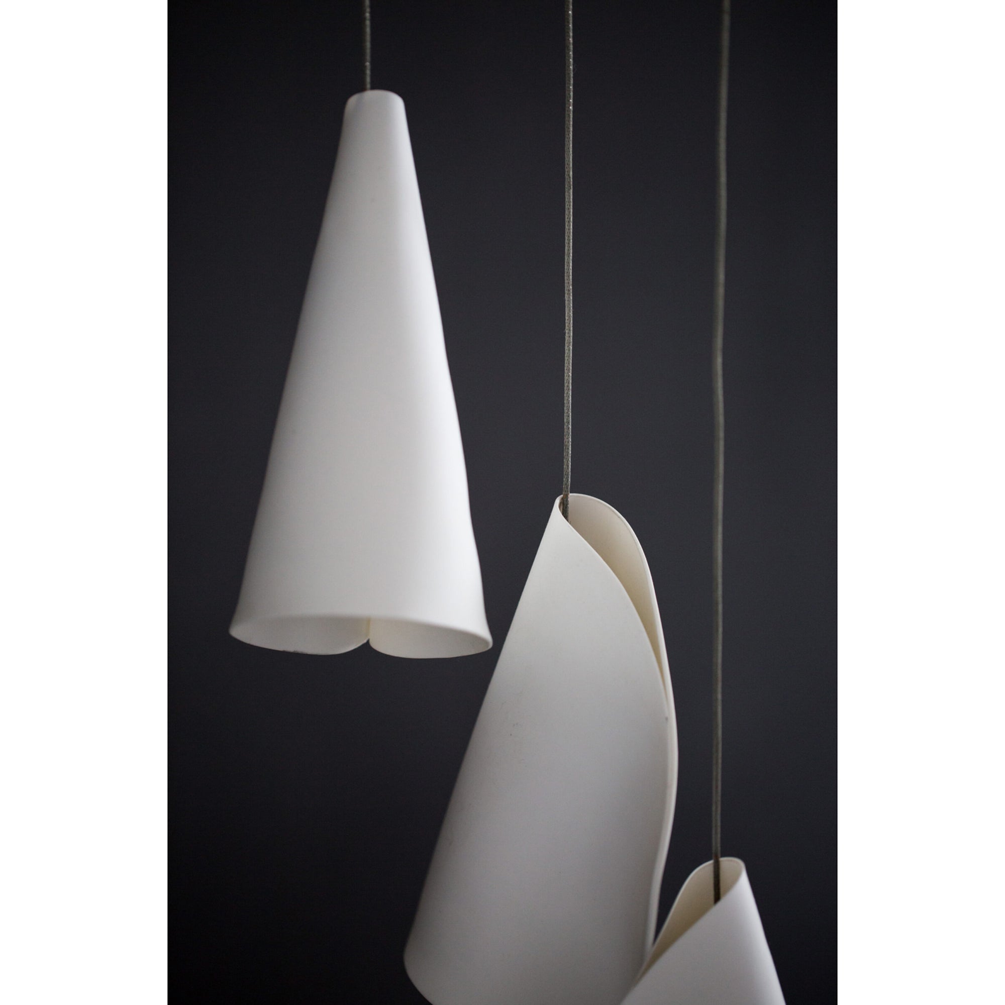 21 Thin Porcelain Pendant Lamp | Esilora