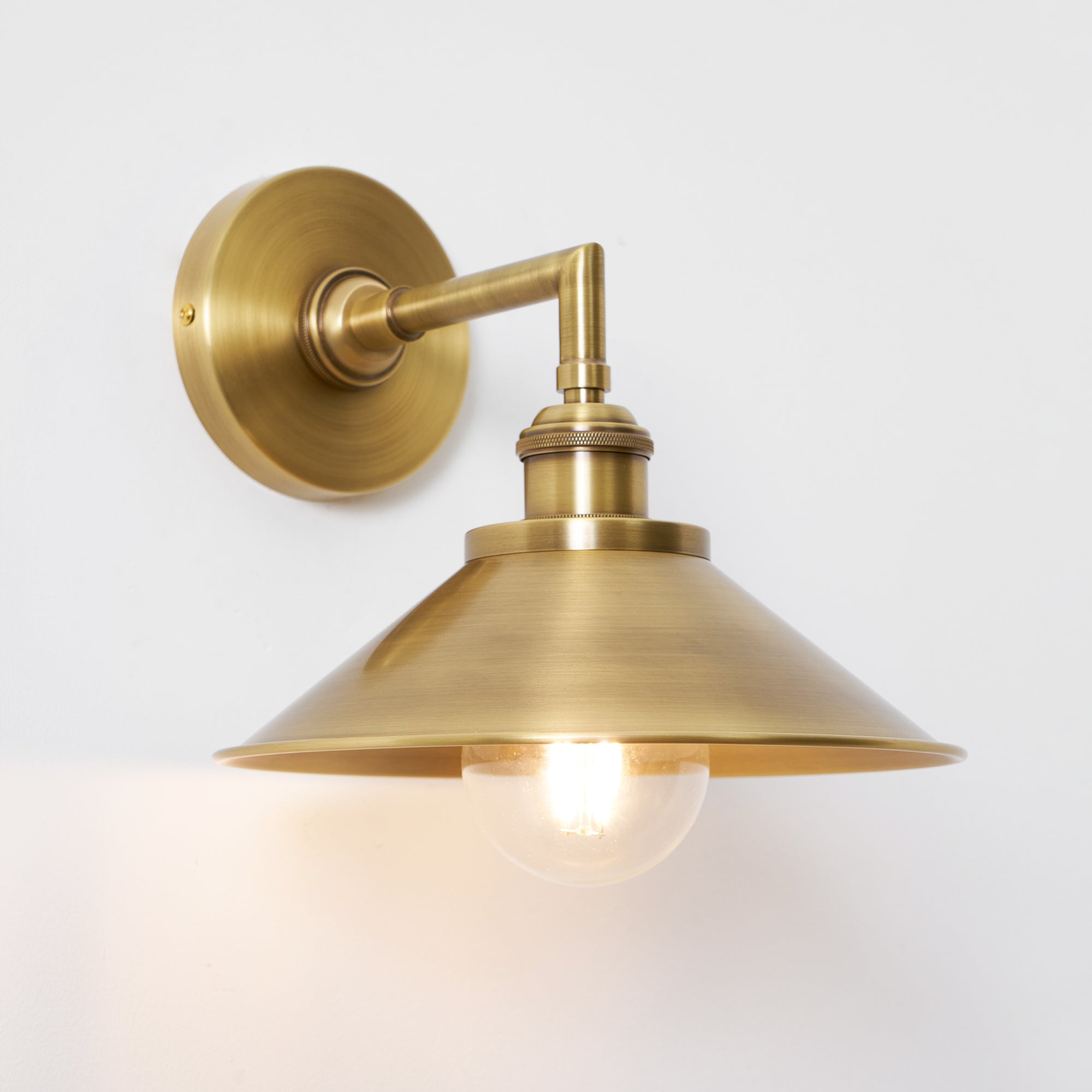 Whizzer Wall Lamp | Esilora