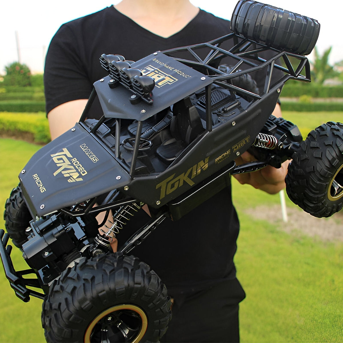 Mașinuță de teren 4WD controlată de la distanță — rază de acțiune de 80m