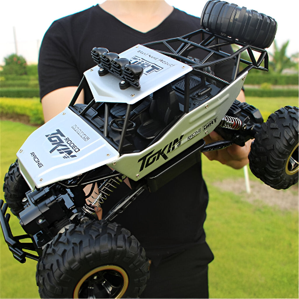 Mașinuță de teren 4WD controlată de la distanță — rază de acțiune de 80m