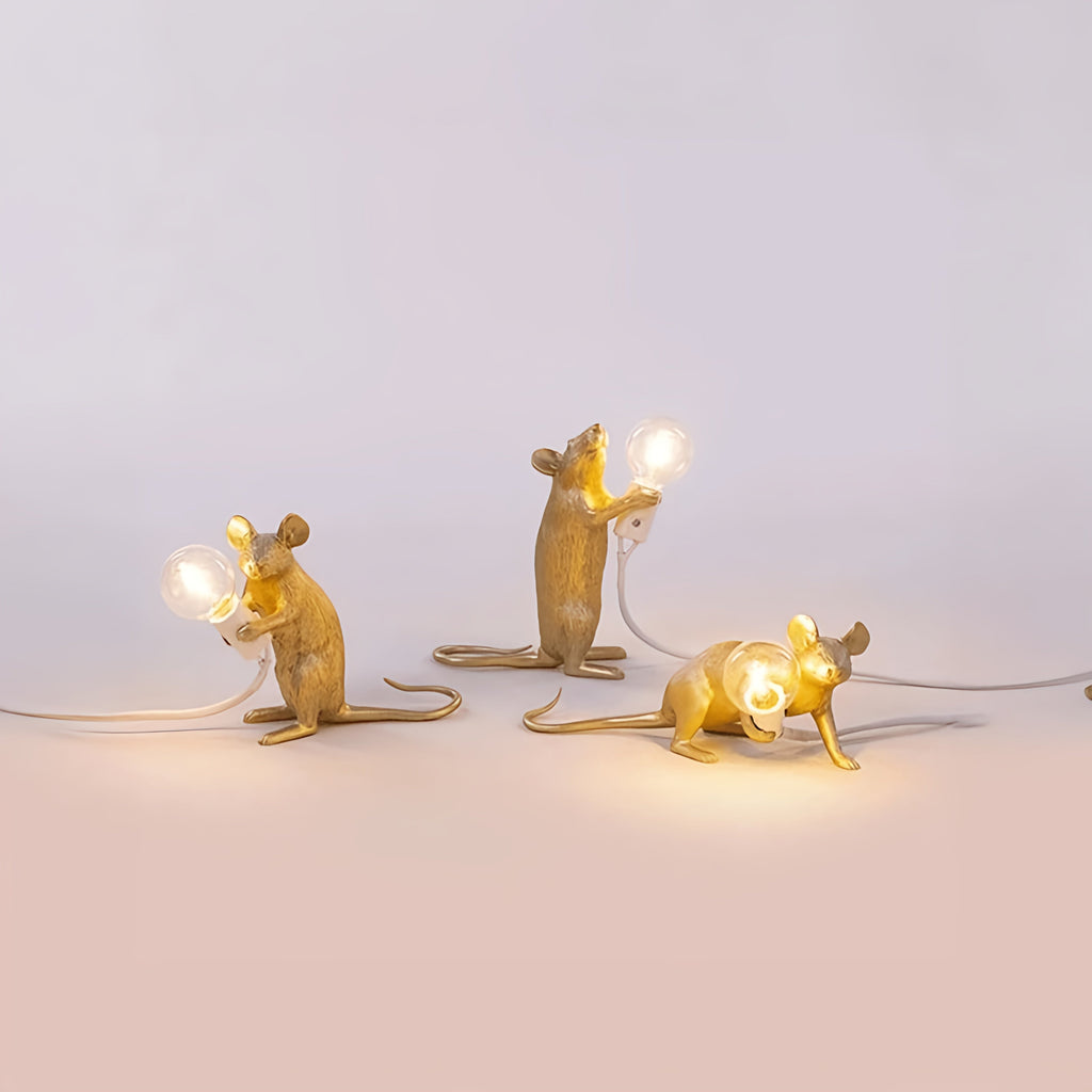 Dekorative Tier-Tischlampe aus Kunstharz — Kompakte skulpturale Beleuchtung