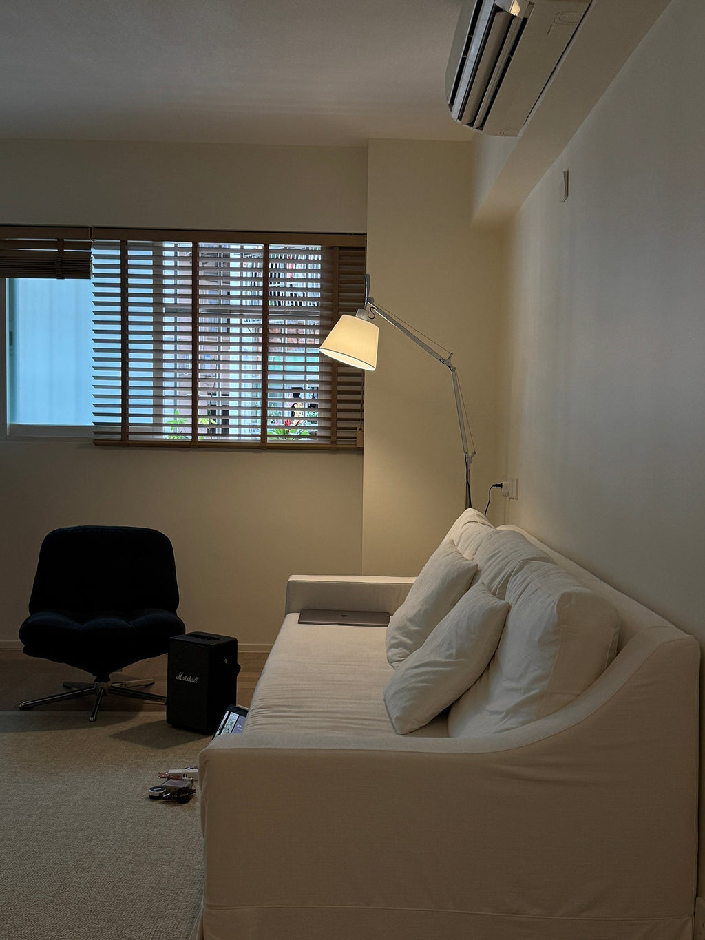 Velthea Floor Lamp | Esilora