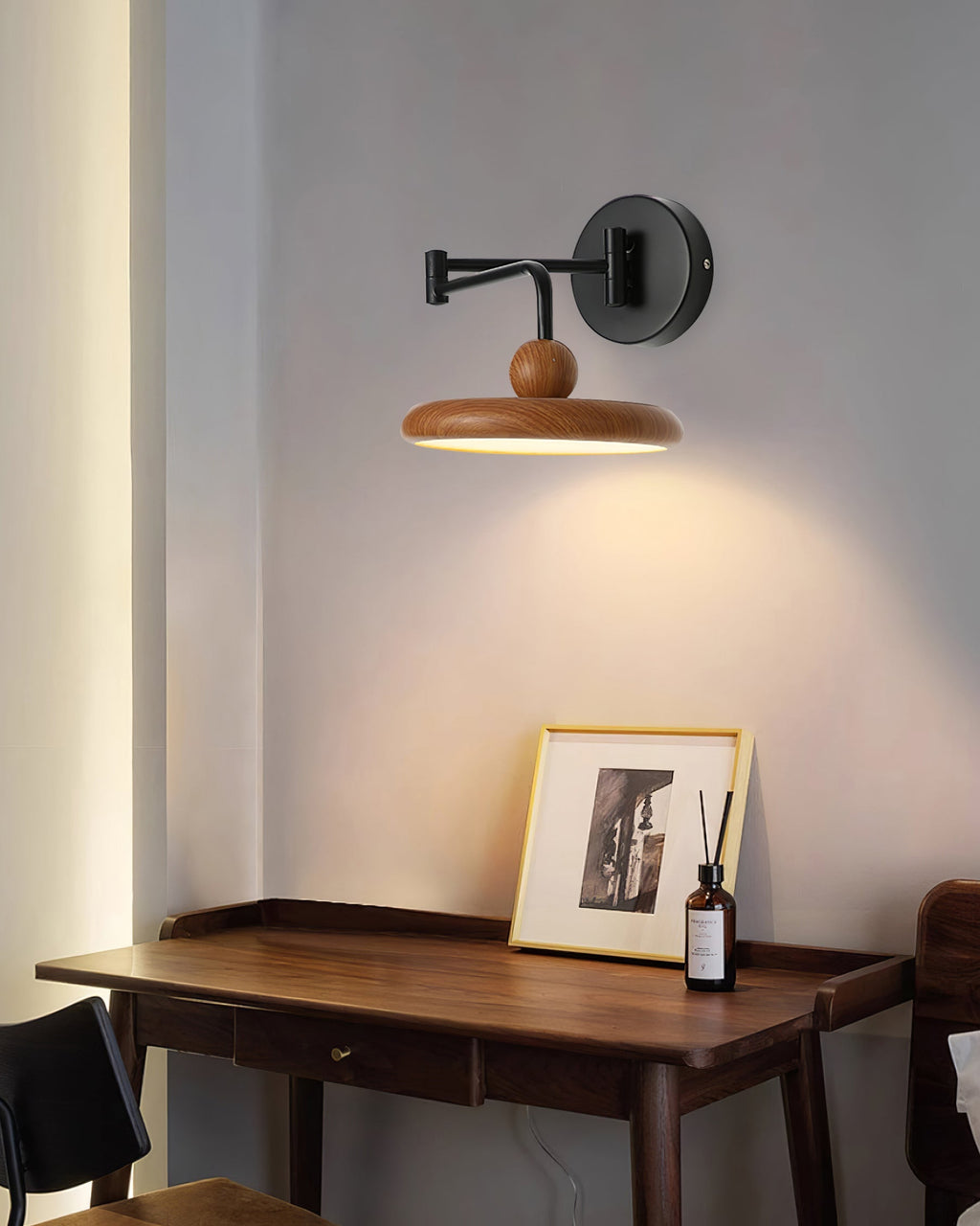 Karlin Plug In Wall Lamp | Esilora