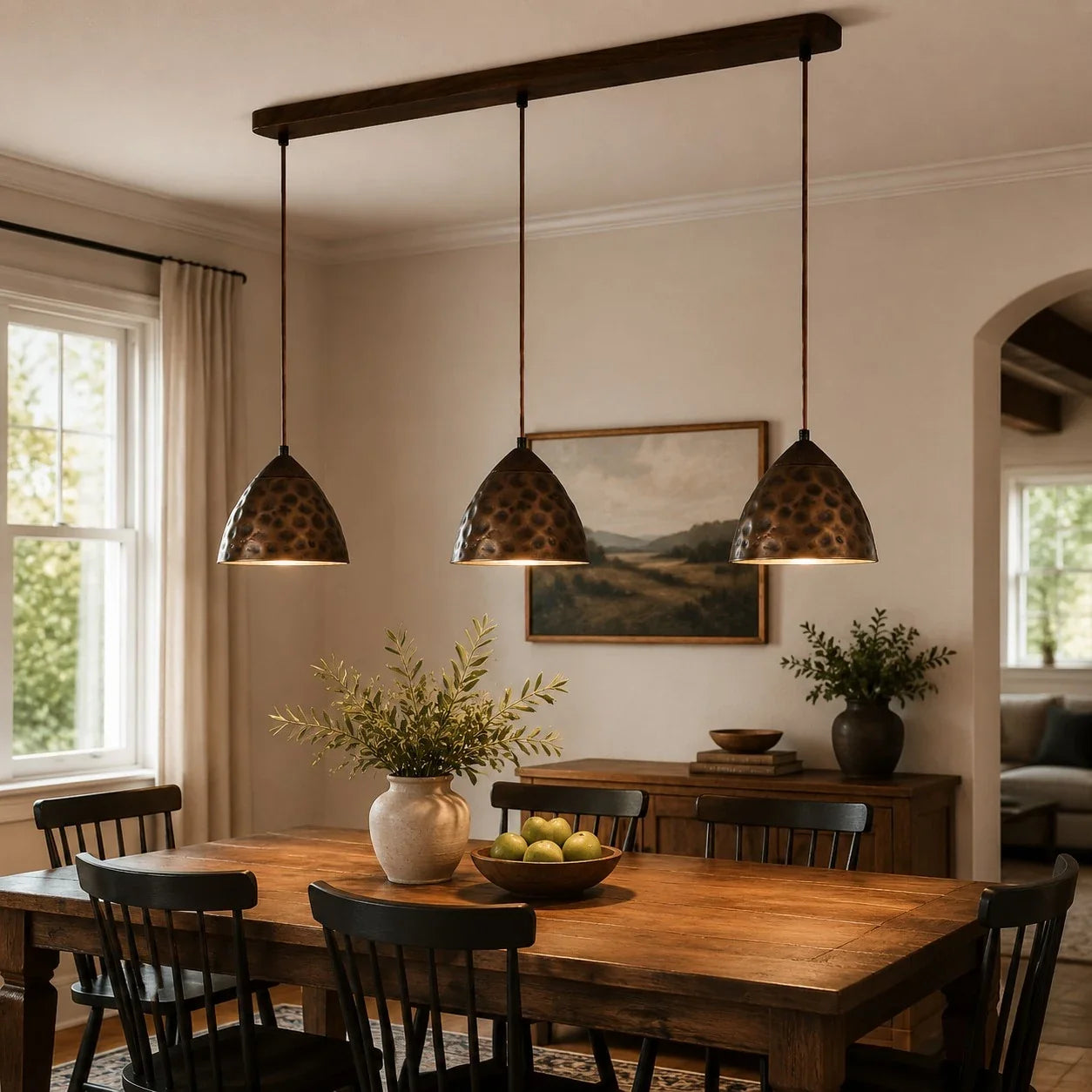Industriel pendellampe i hamret kobber til spisestuen | Esilora