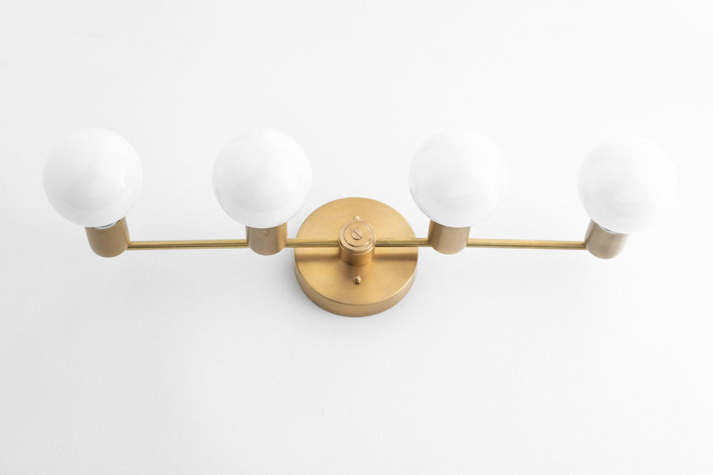Lampada da parete Glorica Glass in metallo minimalista con barra e globo per toeletta — Lampada a globo da parete per spogliatoio e bagno | Esilora
