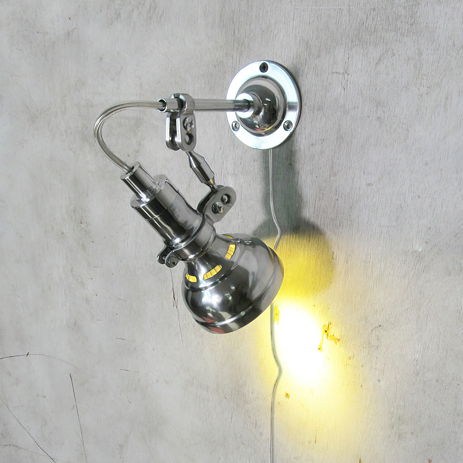 Ralph Rocker Arm Plug-in Wall Lamp | Esilora