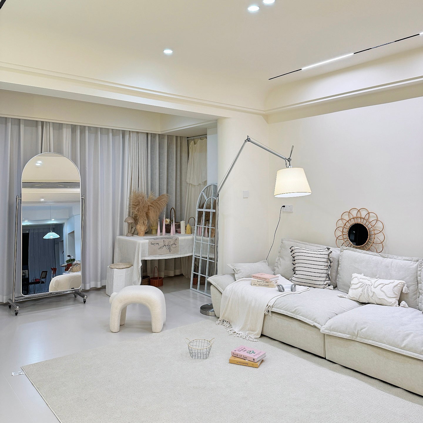 Velthea Floor Lamp | Esilora