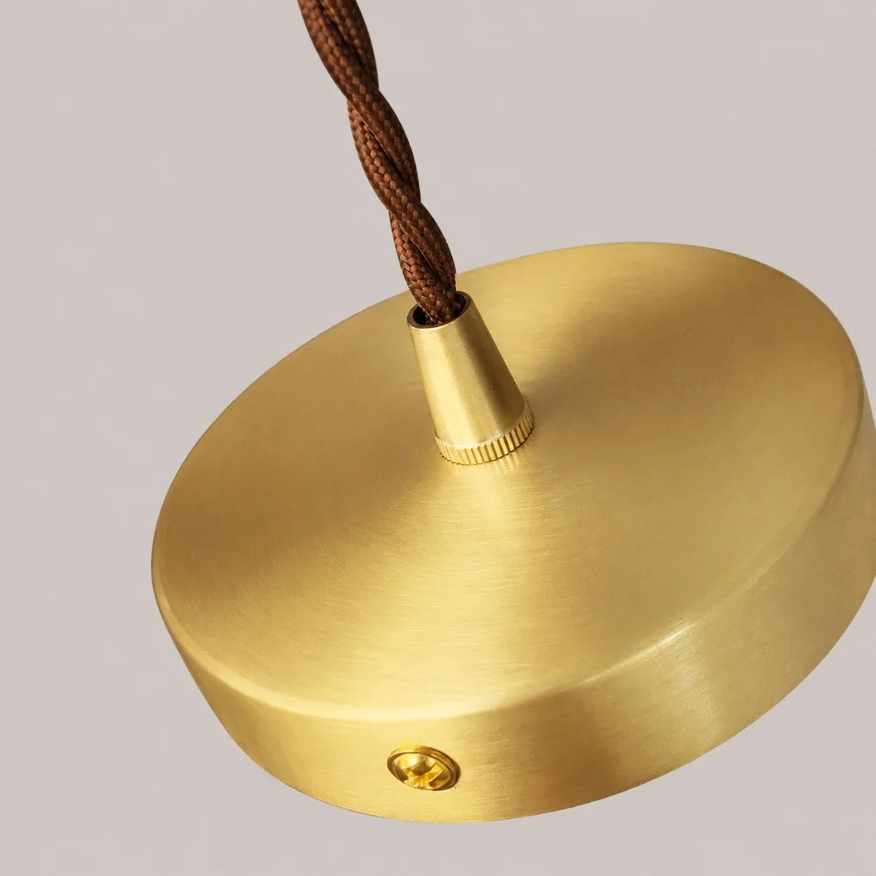 Lampada da parete in ottone e vetro ondulato in stile country francese | Esilora