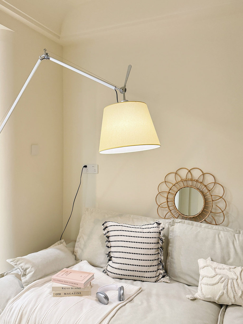 Velthea Floor Lamp | Esilora