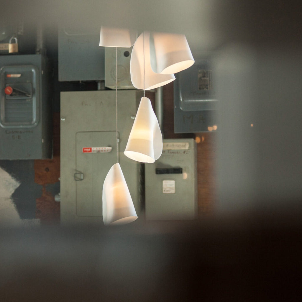 21 Thin Porcelain Pendant Lamp | Esilora