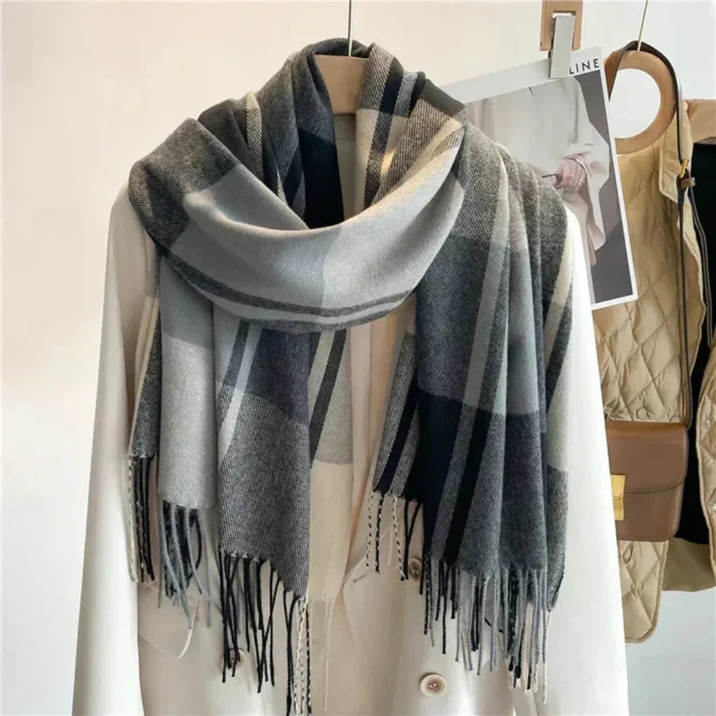 Women's Checkered Pattern Scarf — 90 x 90 cm Square Cut