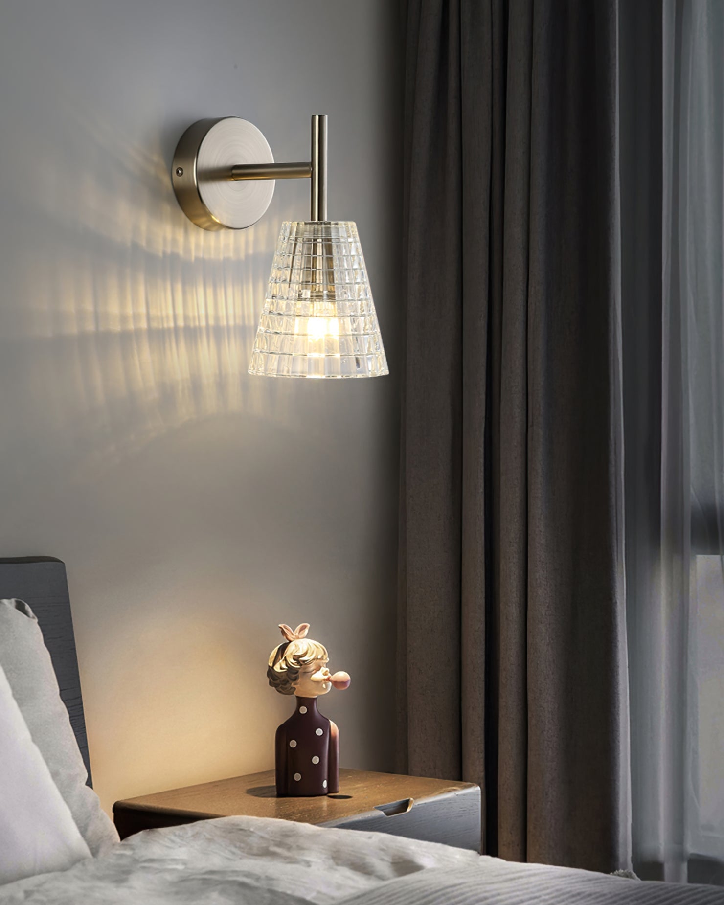 Bravira Modern Glass Wall Lamp – Minimalist Wall Sconce for Bedroom, Hallway & Vanity | Esilora