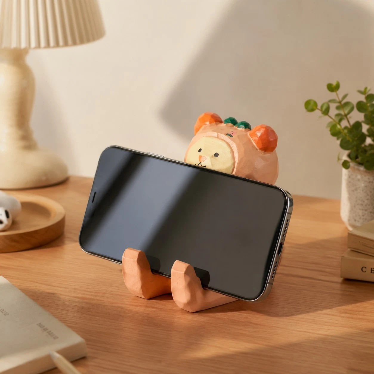 Support de téléphone en bois sculpté à la main représentant un animal | Esilora