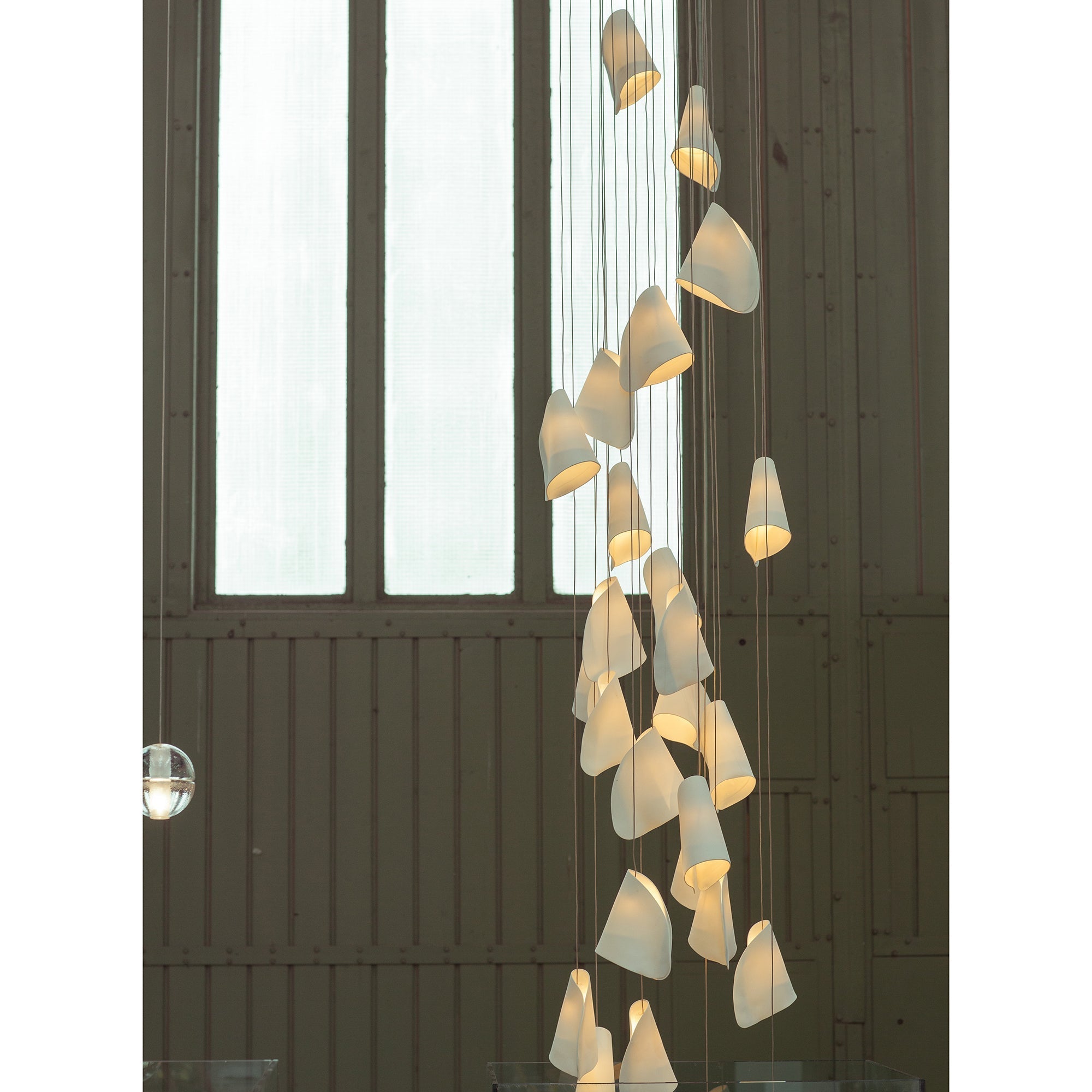 21 Thin Porcelain Pendant Lamp | Esilora