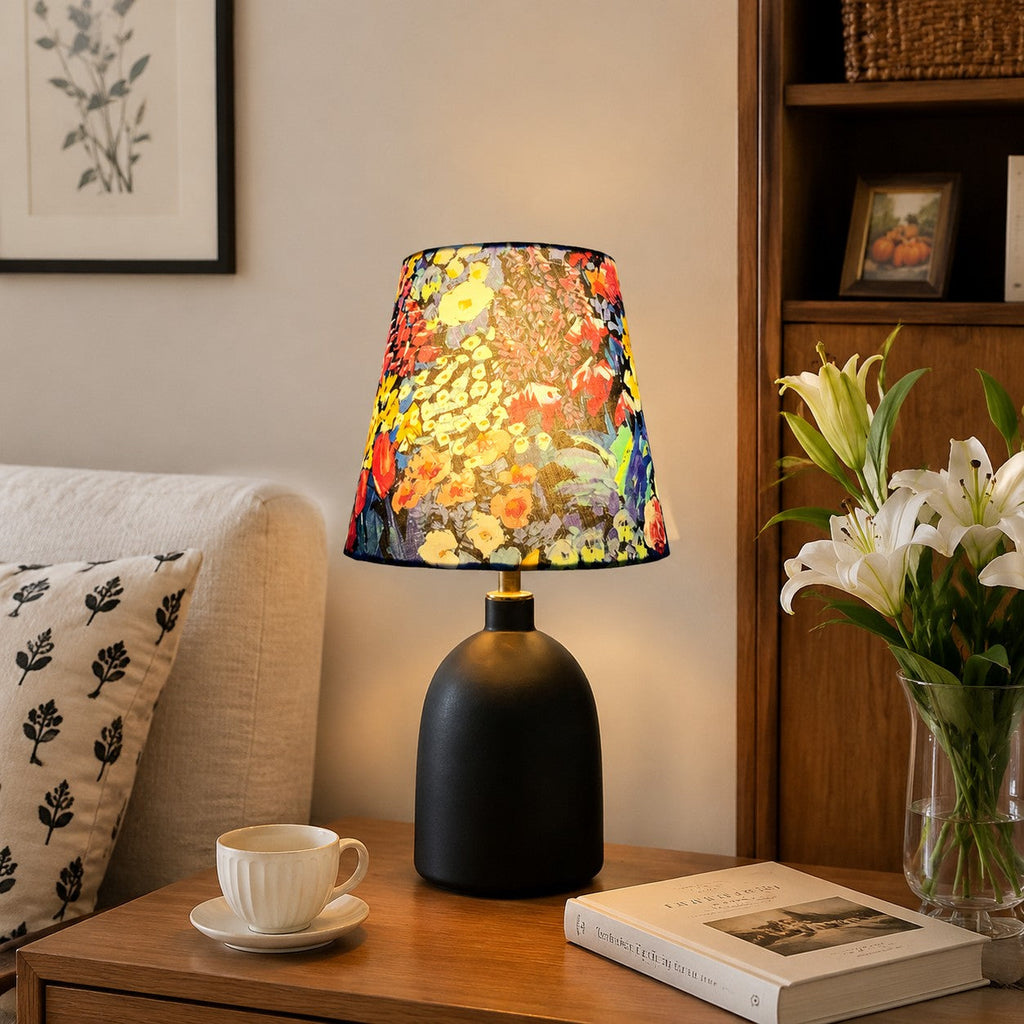 Ceramiczna lampa stołowa Liberty z tkaninowym kwiatowym kloszem | Esilora