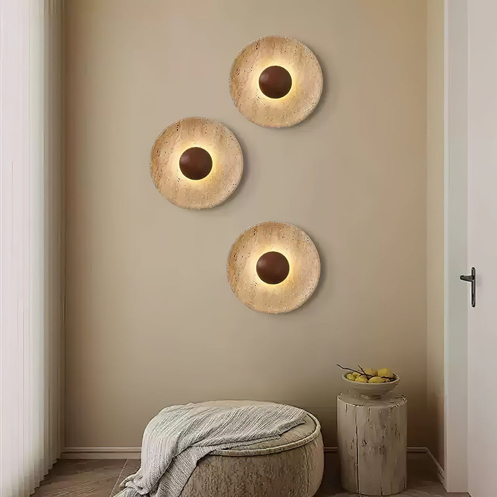 Mittelalterliche Gelbe Travertin-Holzwandlampe M09 | Esilora