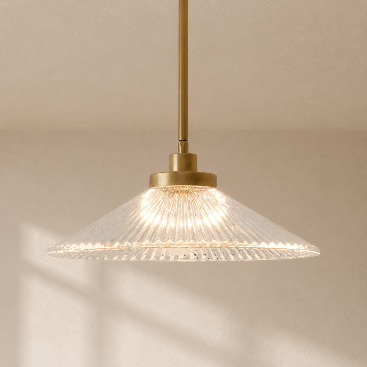 Bravira Ribbed Glass Pendant Light – Brass And Glass Pendant Light With Farmhouse Pendant Light Flair | Esilora