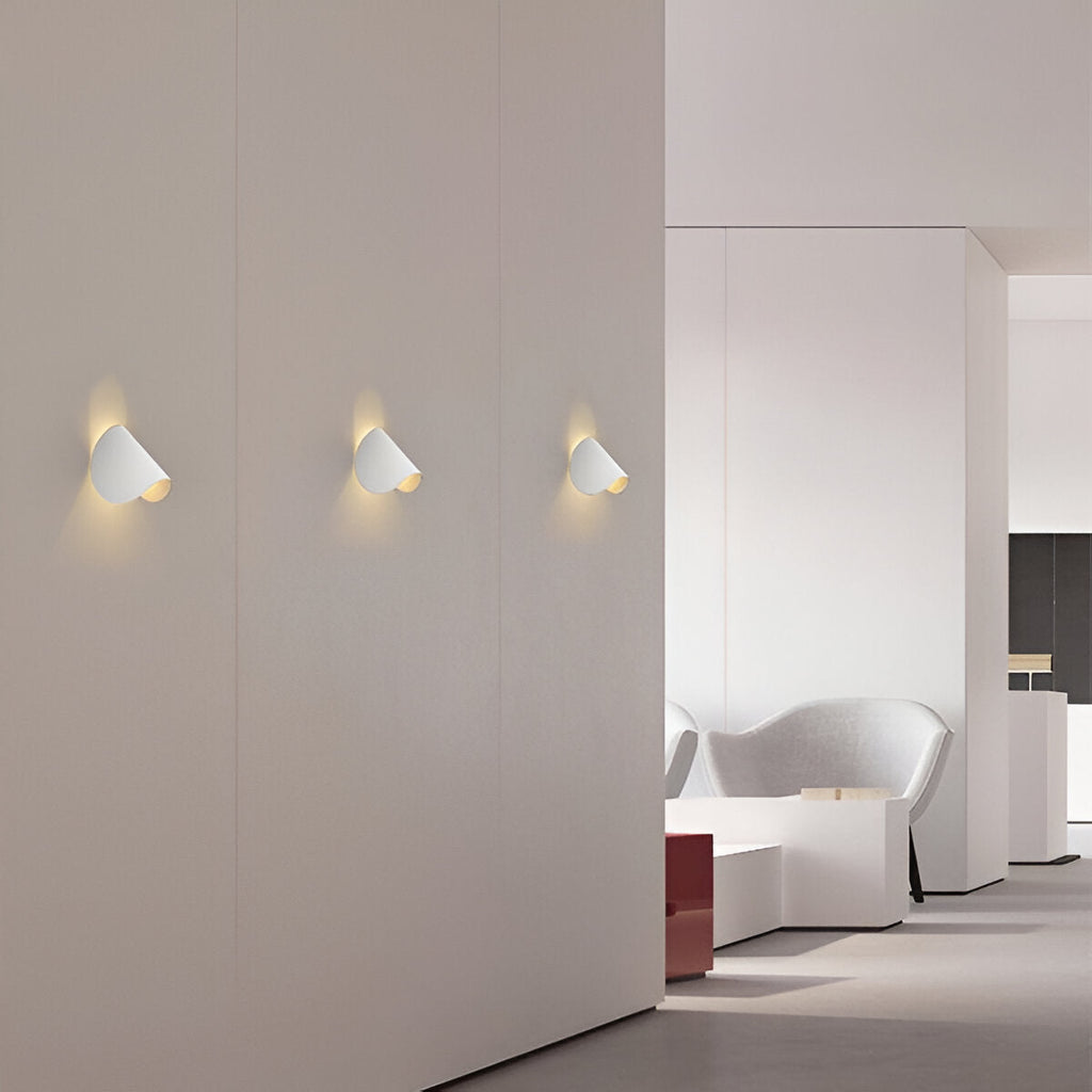 Modern Metal Wall Light — Rotatable Head and Adjustable Direction